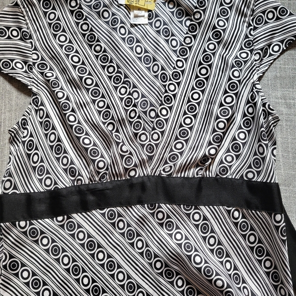 🌼3 for 30🌼White House Black Market Women's Silk Striped Top for Women - Picture 4 of 5